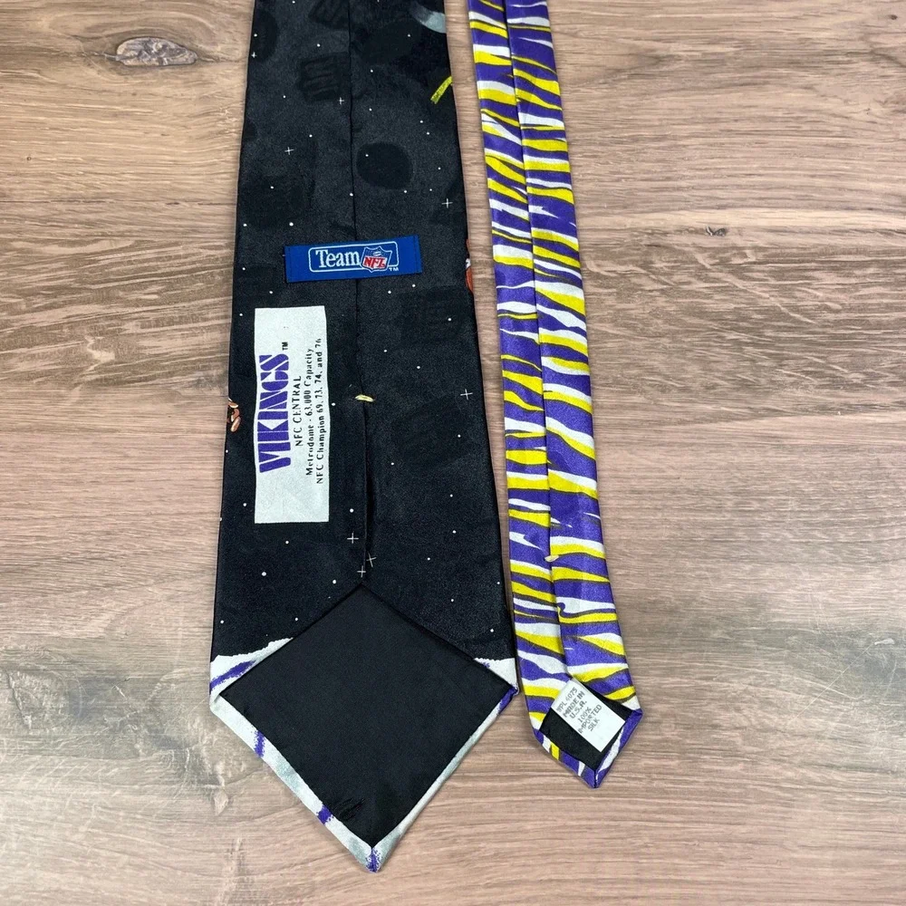 Vintage NFL Minnesota Vikings Necktie Tie Team Logo Football Purple Yellow